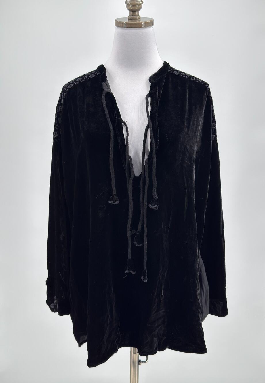 Johnny Was Black Velvet Silk Blend Embroidered V Neck Tunic Blouse Top Sz XS